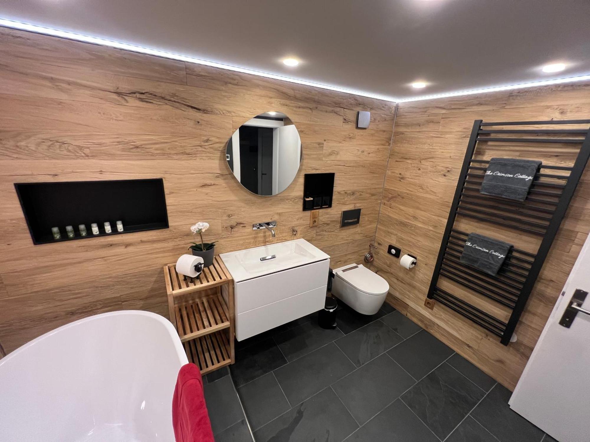 Crimson Cottage Apartments Dornbirn Zewnętrze zdjęcie